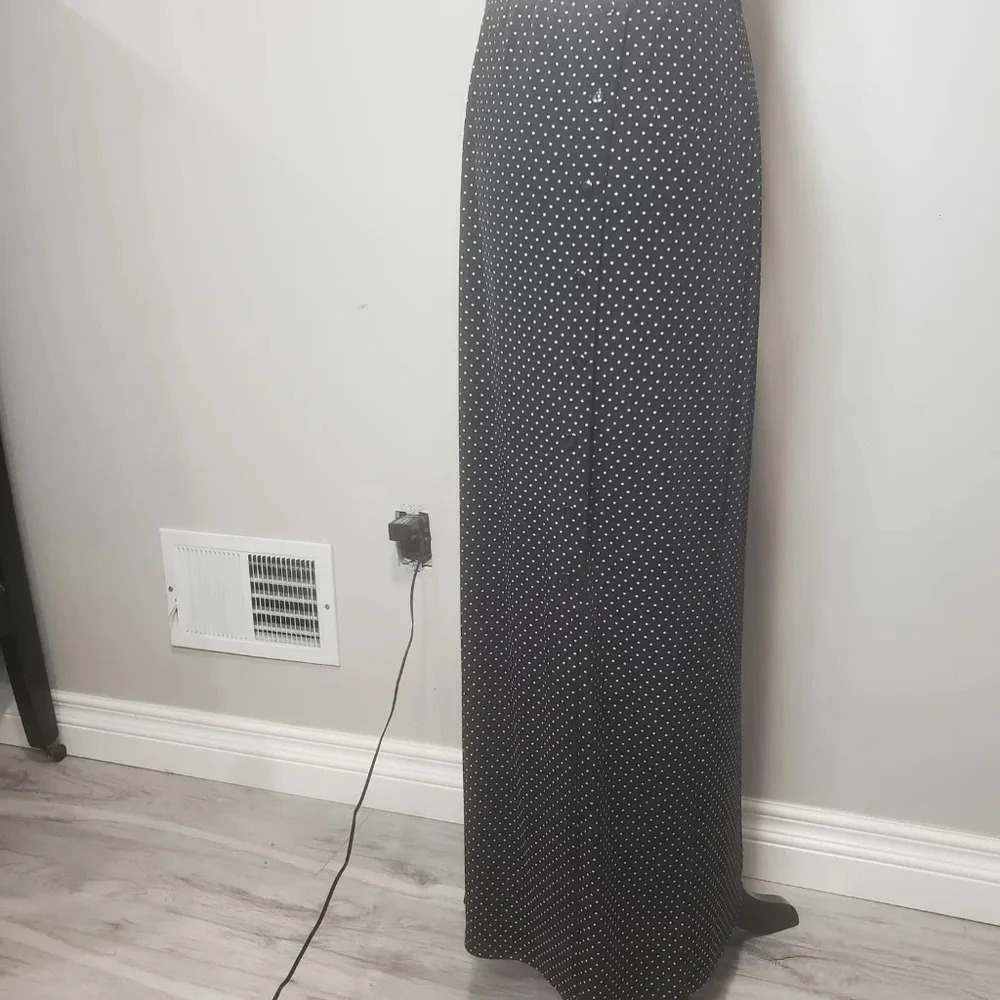 Fashion Bug Womans Black/White Polka-dot  Button Down Skirt,Size M.